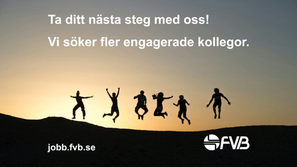Rekryteringsannons med en siluett av glada människor som hoppar upp framför en horisont i kvällssolen.